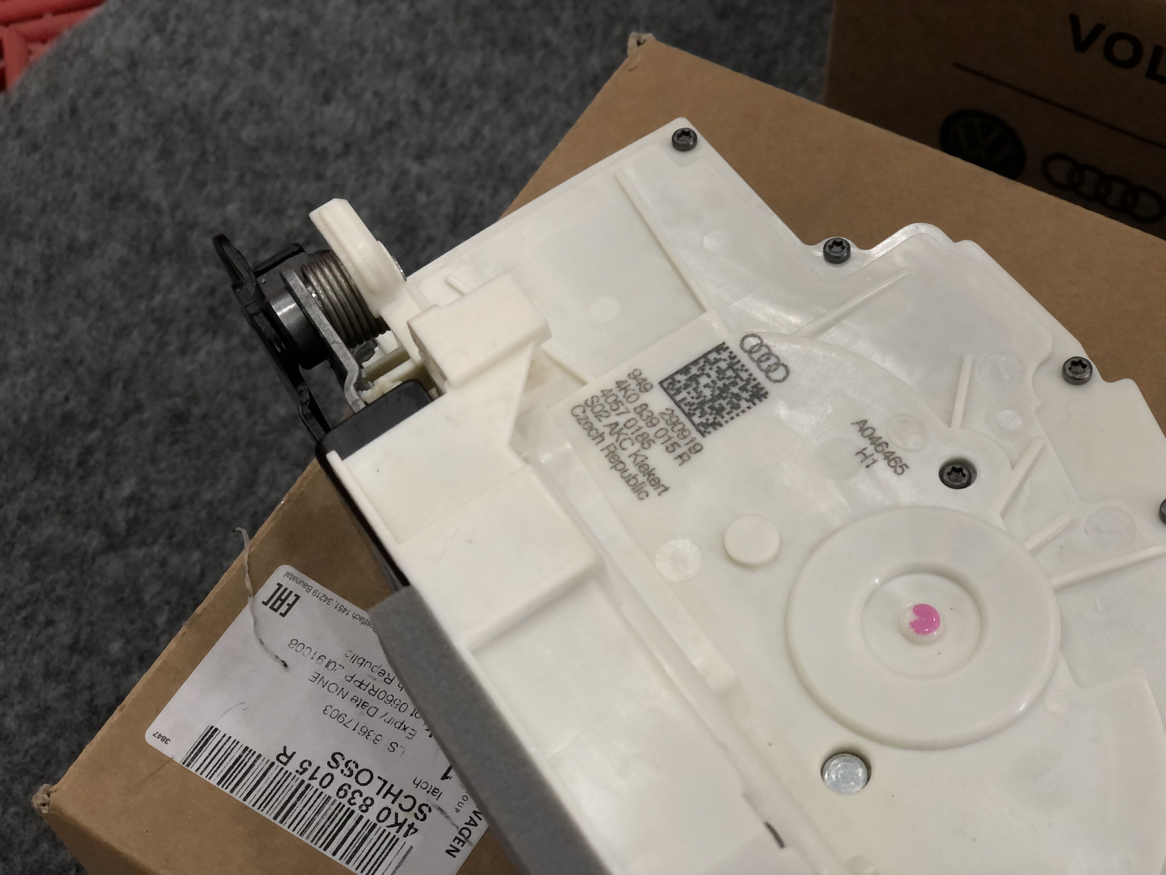 实用升级！ 奥迪A6L C8 改原厂电吸门 座椅记忆 外防炫目后视镜