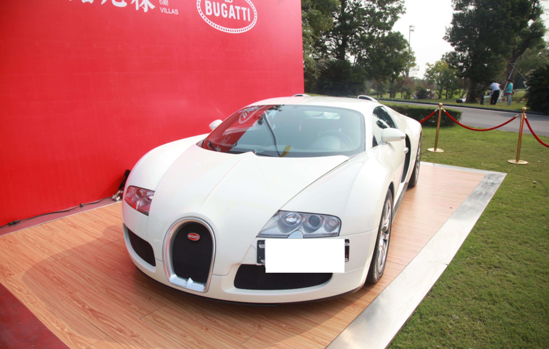 一辆客车多少钱(上海偶遇3000万布加迪威龙) - 价格百科