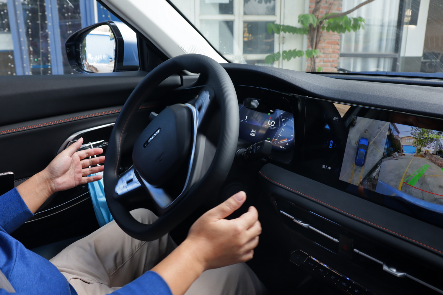 高智能大5座SUV 试驾长安欧尚X7 PLUS