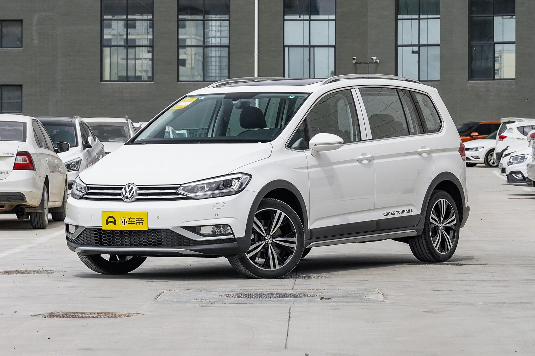 上汽大众途安L，CROSS跨界造型，提供6/7座可选，适合家用的MPV