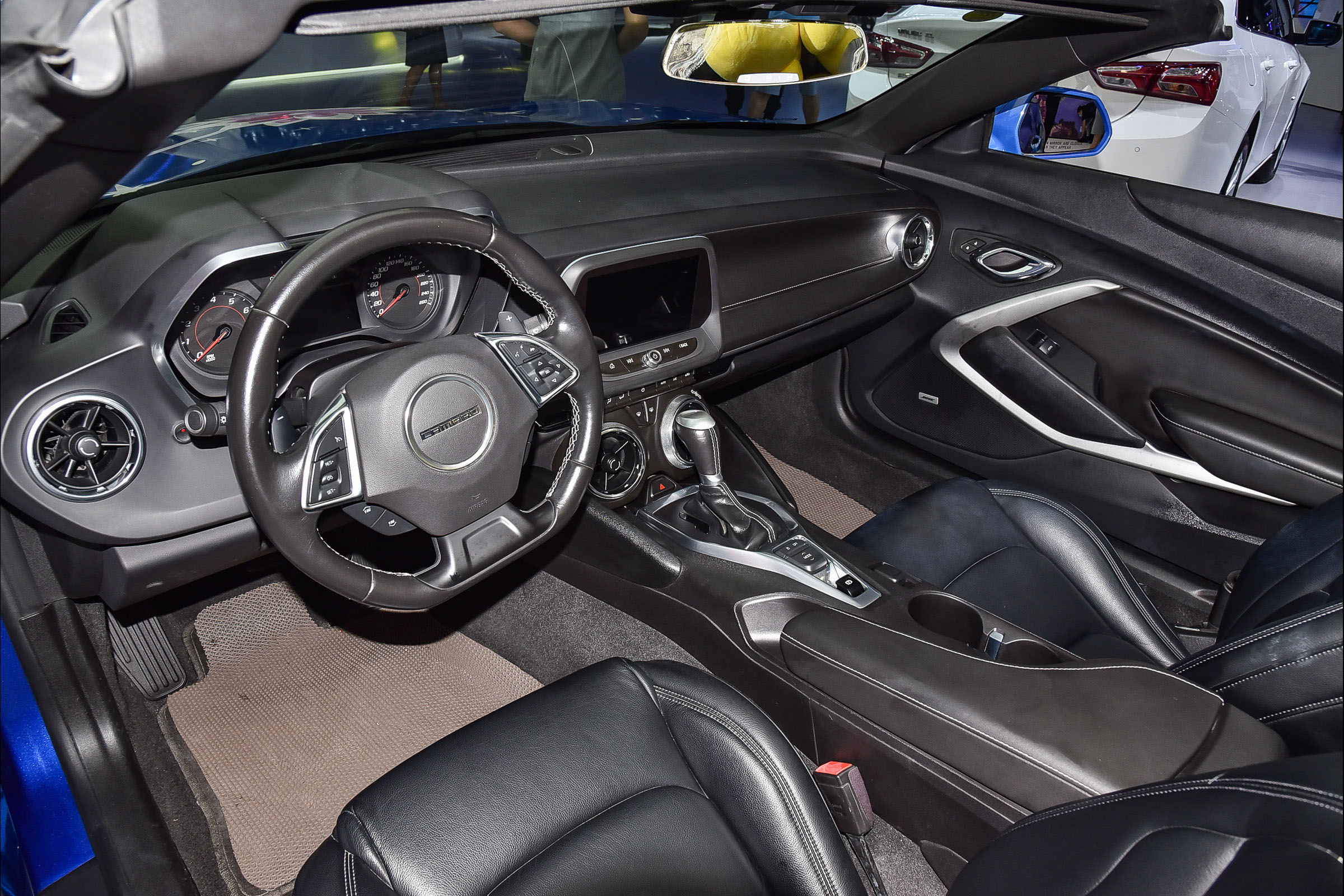 科迈罗的内饰布局简约大方,设计也符合年轻人的审美,中控按键的位置