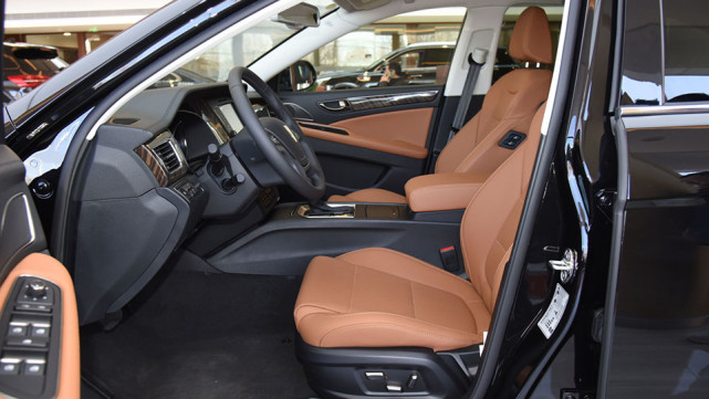 紅旗H7：中大型車月養(yǎng)車2千2，和寶馬3系持平，省嗎