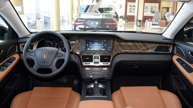 紅旗H7：中大型車月養(yǎng)車2千2，和寶馬3系持平，省嗎