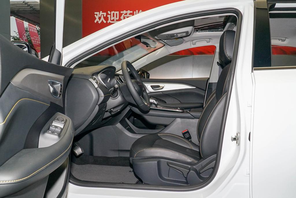 荣威ei6 MAX 插电混动优惠高达0.3万元