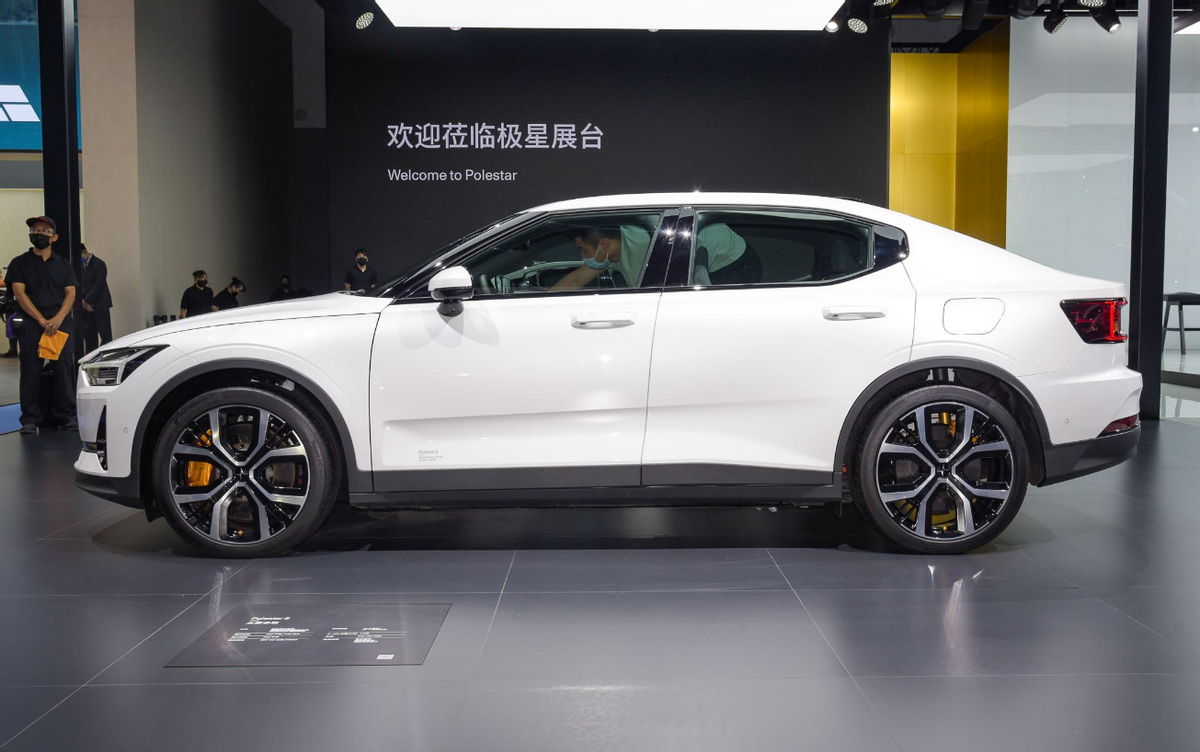 百公里加速4.7秒，北欧风+掀背设计，体验Polestar 2双电机版！