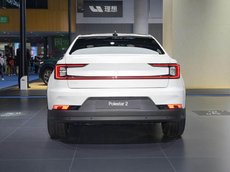 百公里加速4.7秒，北欧风+掀背设计，体验Polestar 2双电机版！