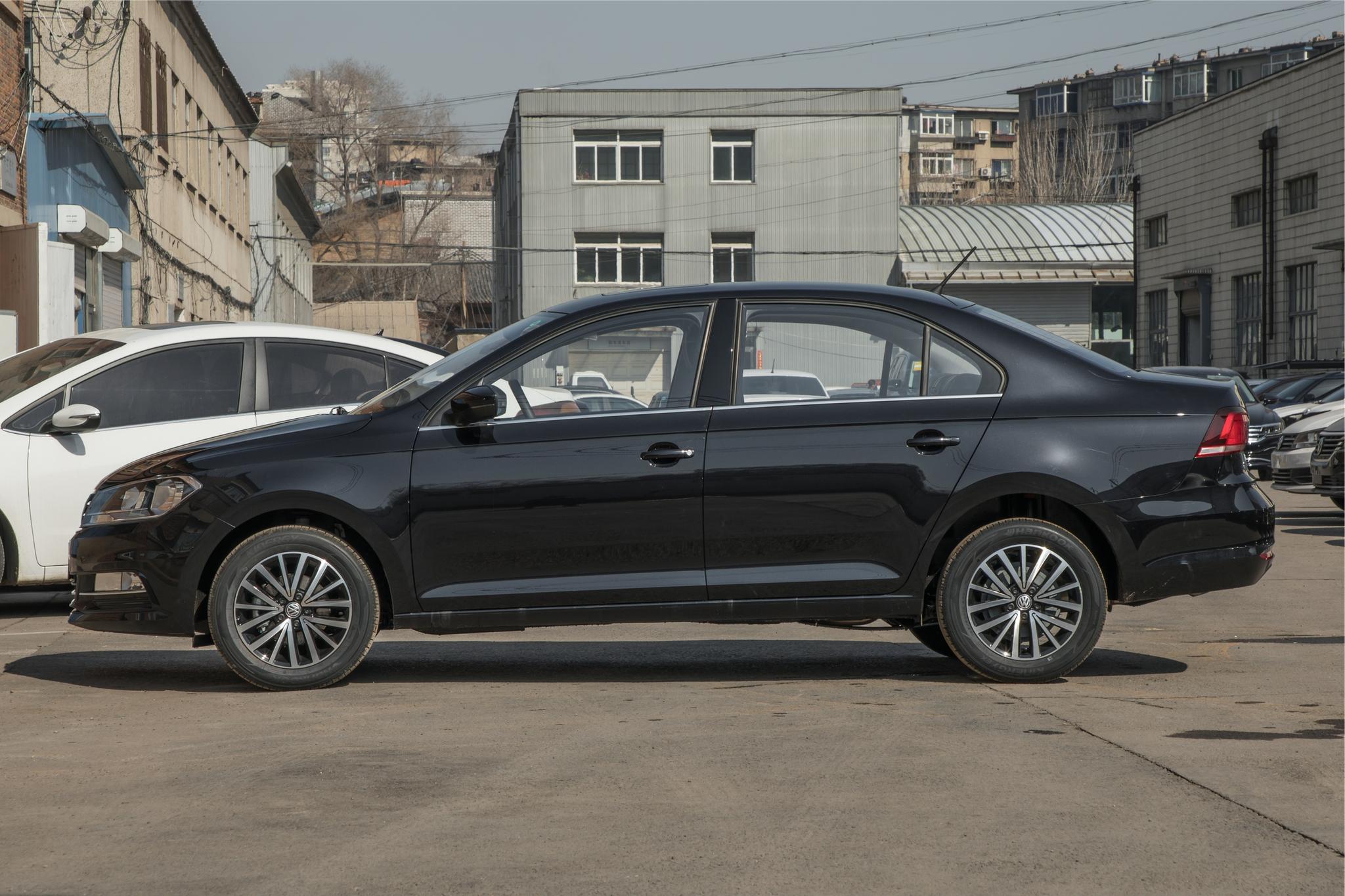 大众桑塔纳2022款图片及报价(大众桑塔纳2022款图片及报价有几个颜色)