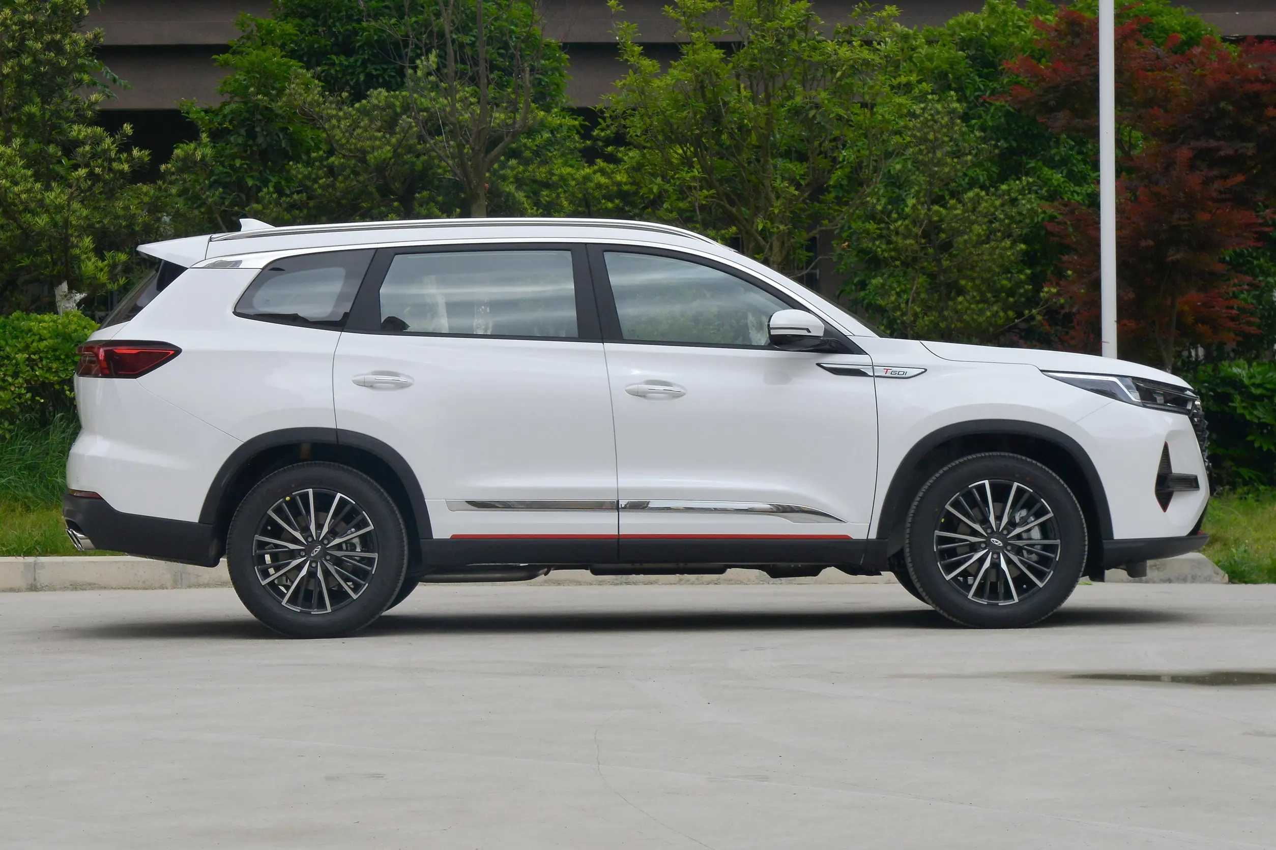 0t的suv,233匹马力配8at,个个硬实力