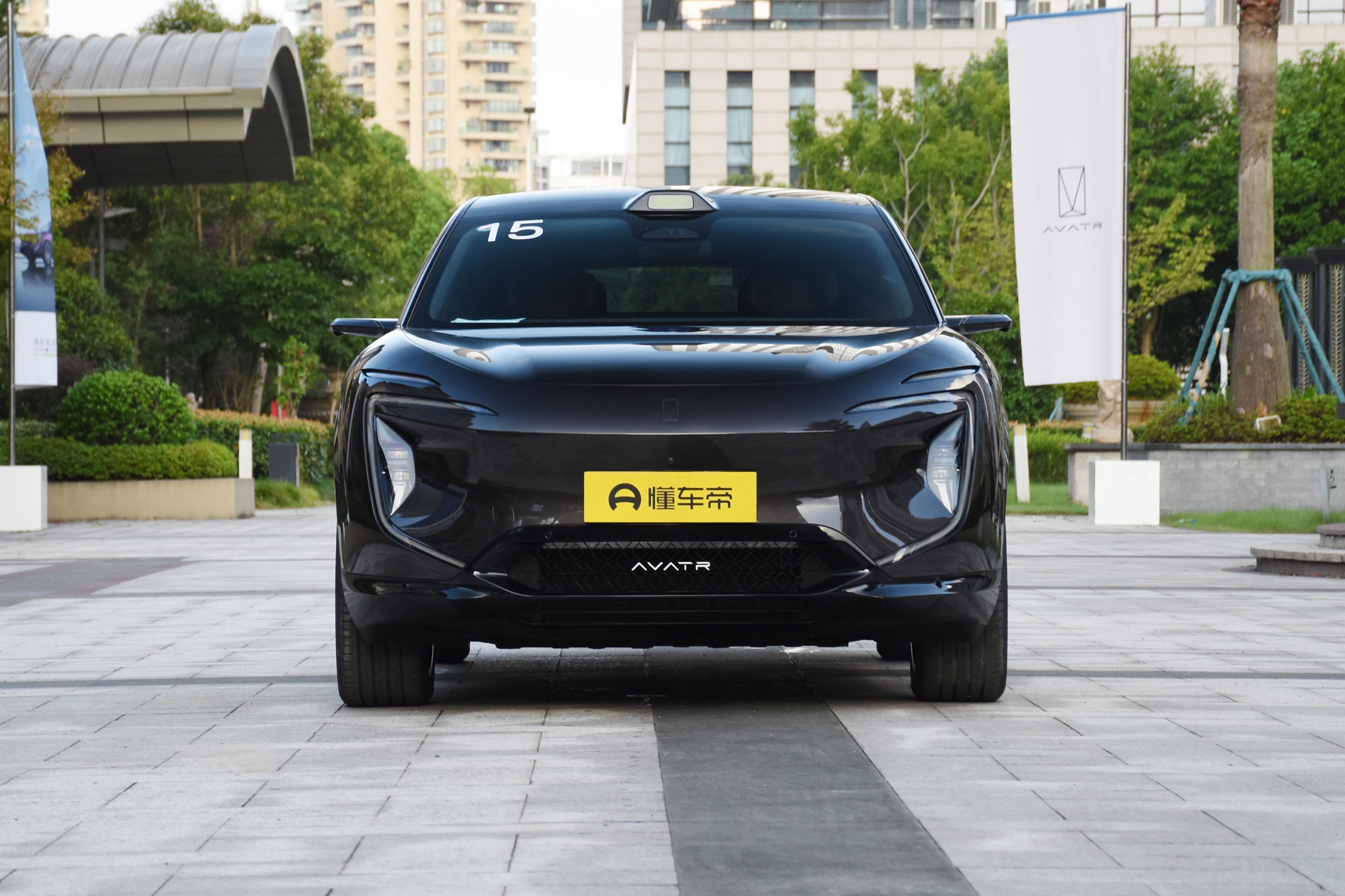 Model Y又一劲敌！4.5C快充+无图智驾，好开又舒适，来看阿维塔07