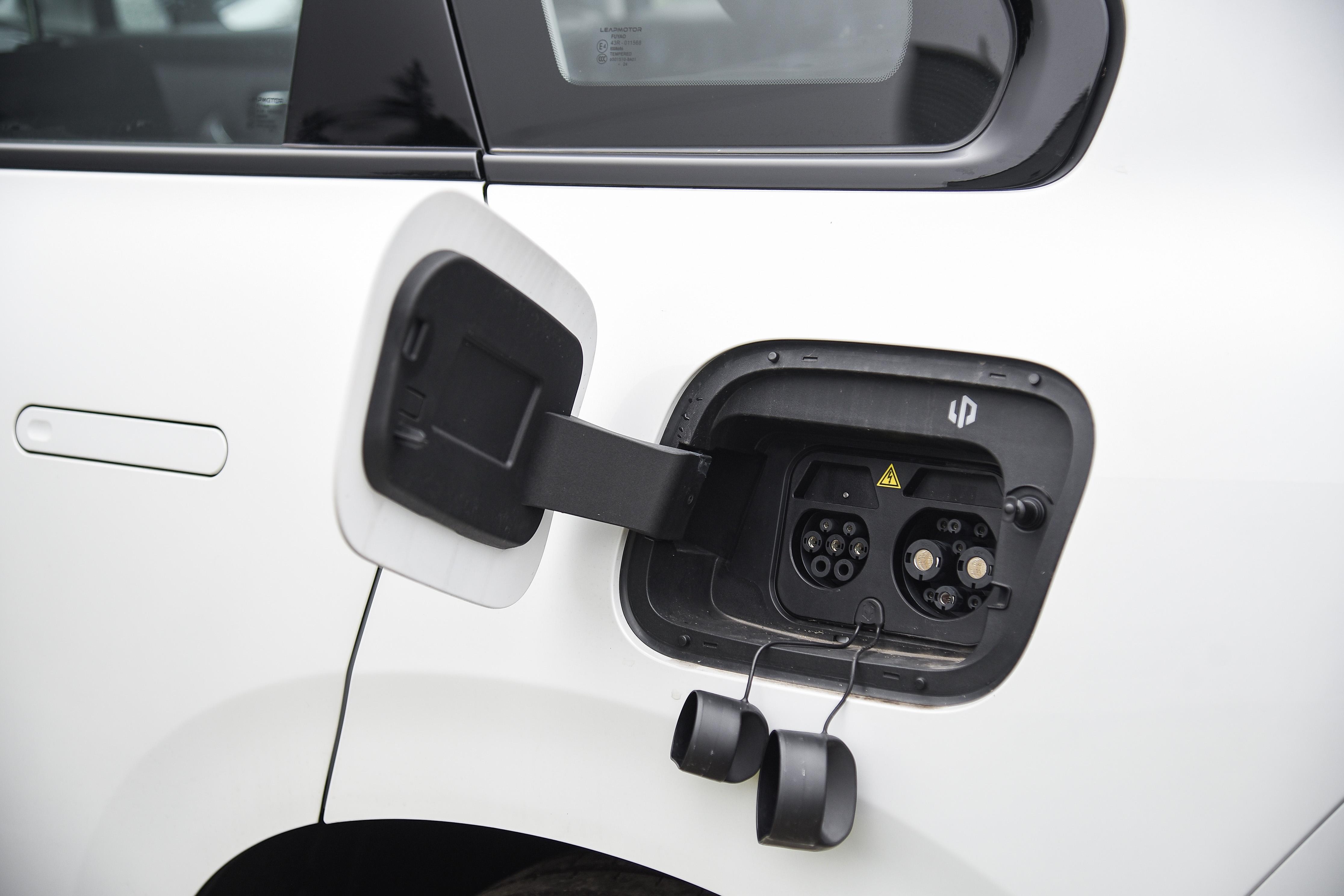 新车 | 12.98万元起/增605公里续航/新配色，2026款零跑C10开启预售