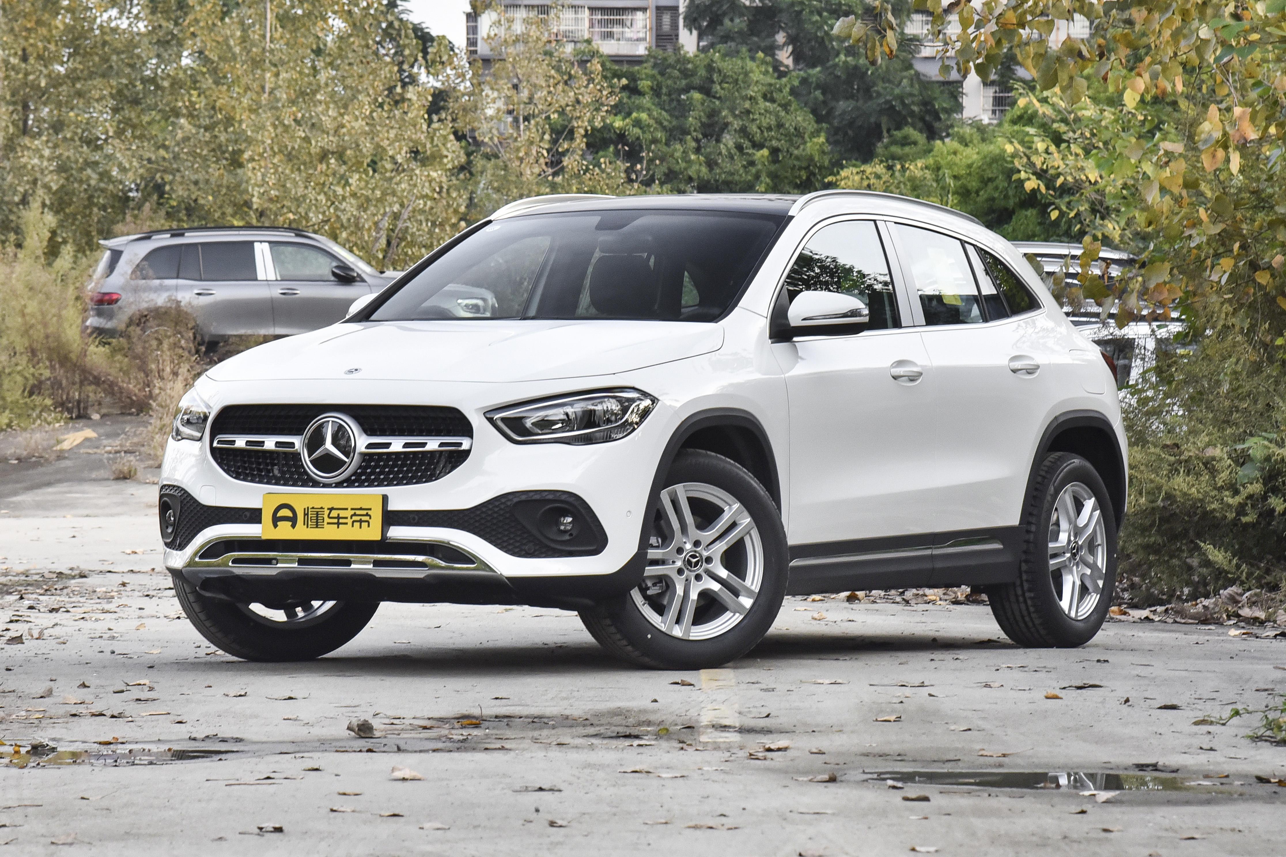 奔驰gla车型全系均进行了价格调整,具体价格调整如下:gla 180降价3900