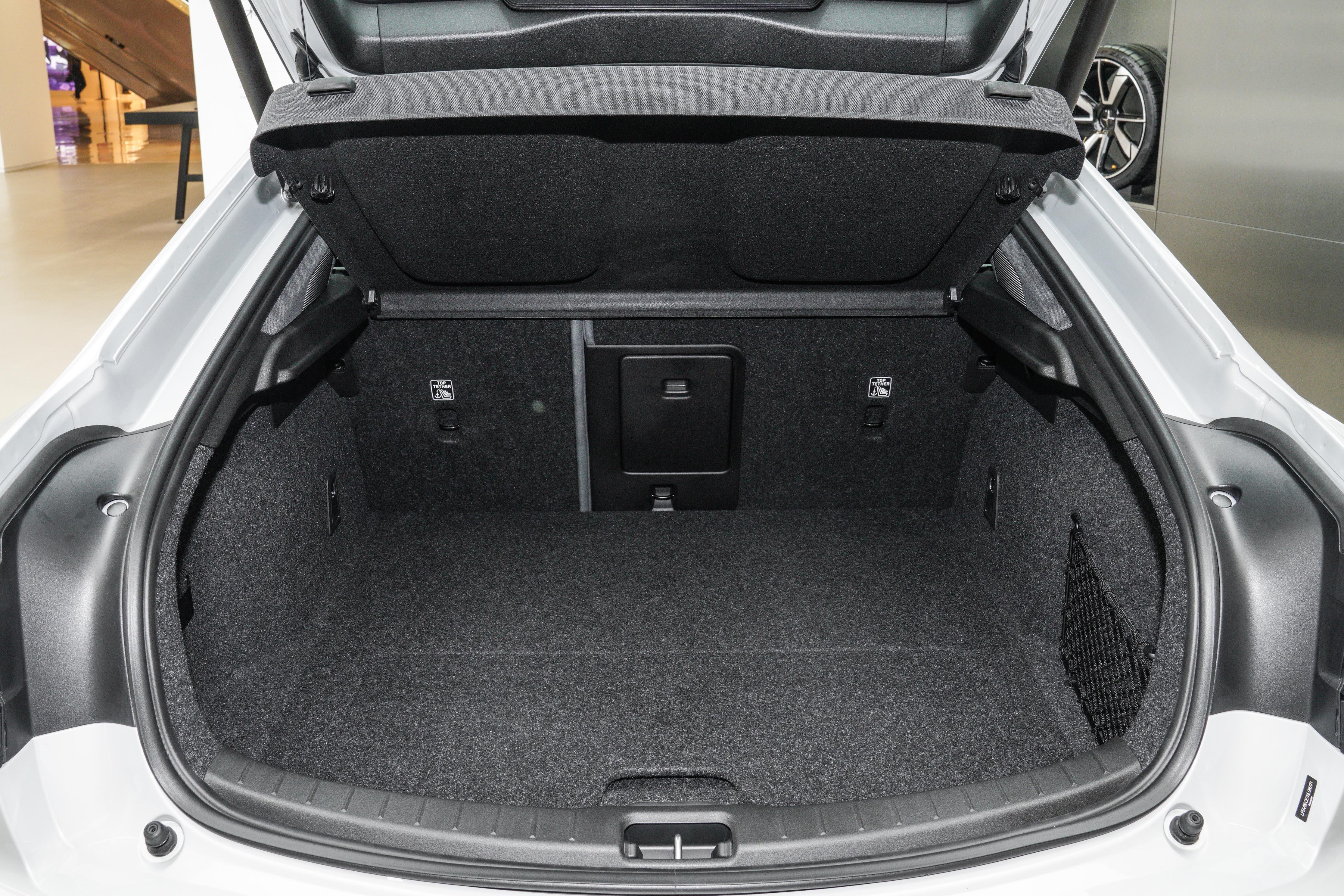 Polestar 2，纯电车型，续航485km，指导价25.78万，值得入手吗？