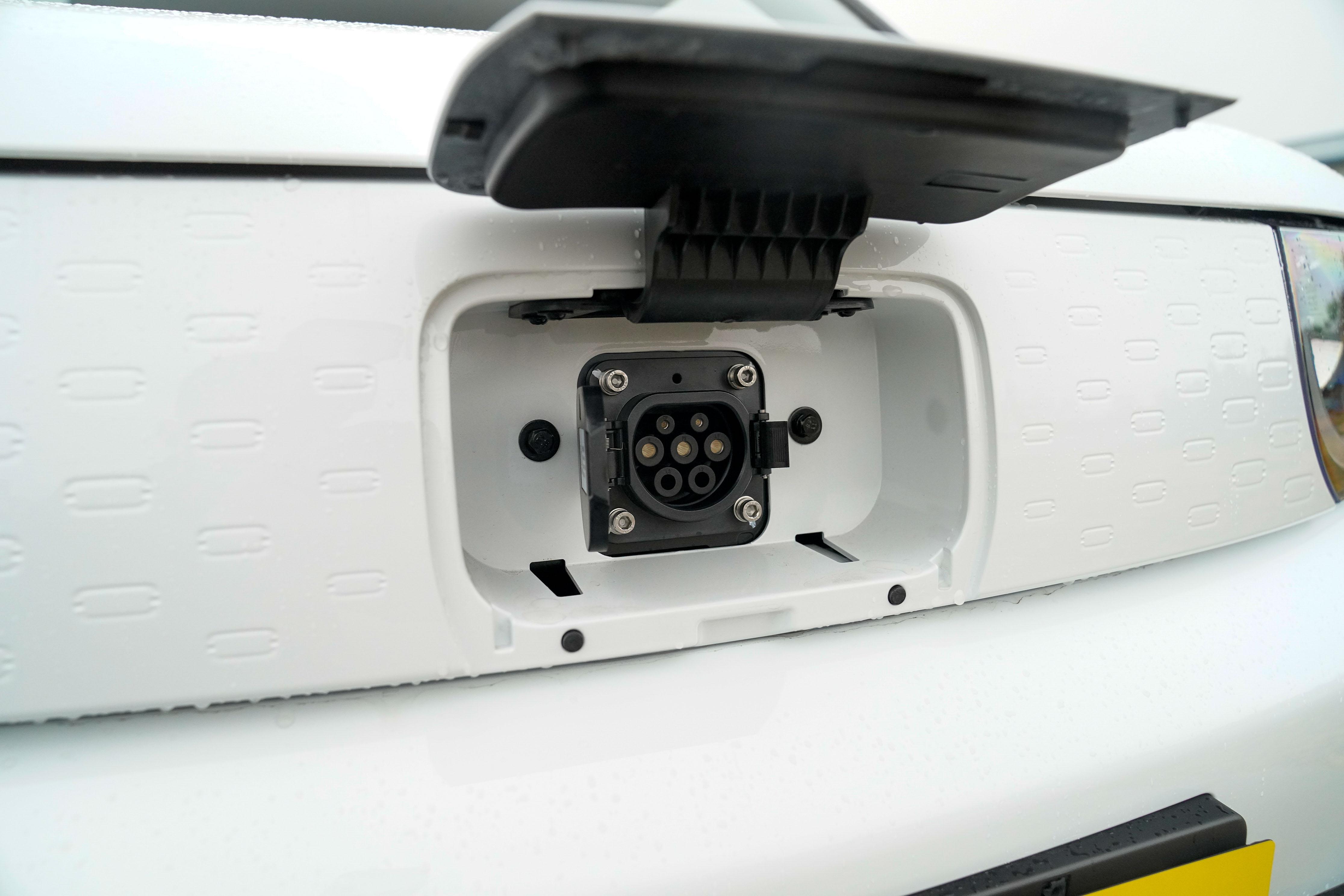 奇瑞QQ冰淇淋：纯电续航最高170km，外观可爱，适合买菜代步开