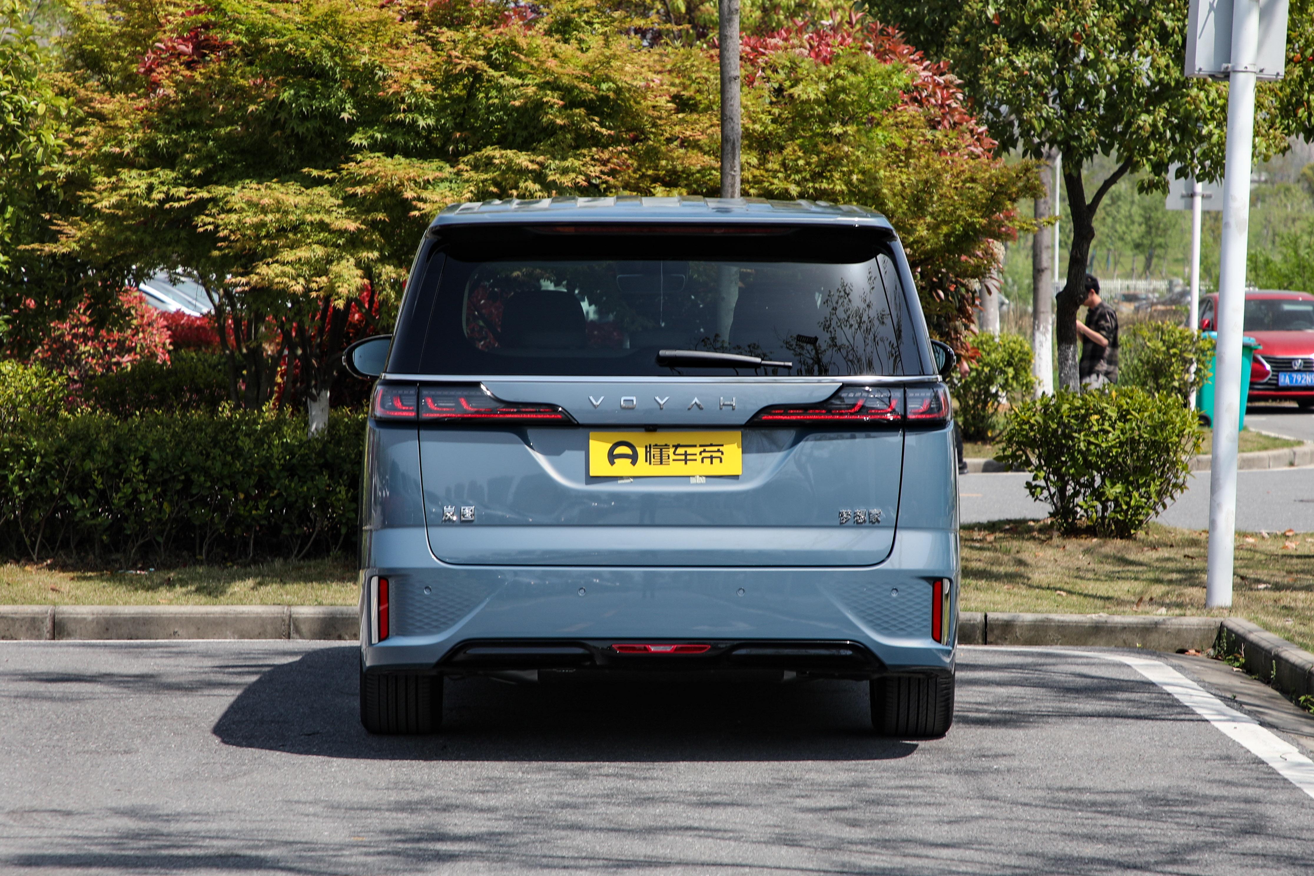 解析岚图梦想家PHEV，燃油MPV看多了，这款混动MPV你喜欢吗？