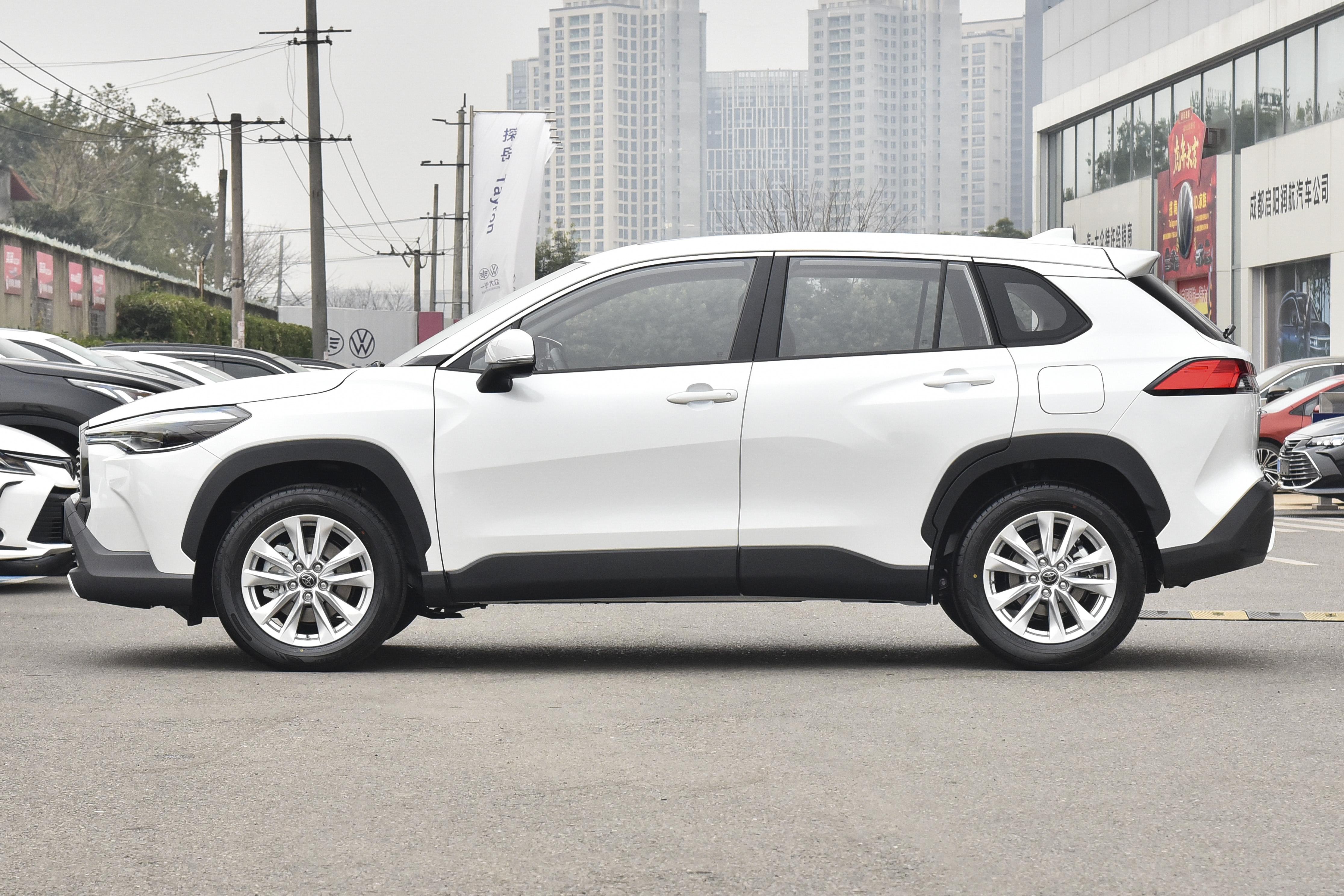 卡罗拉锐放2022款报价及图片(卡罗拉锐放:搭载2.