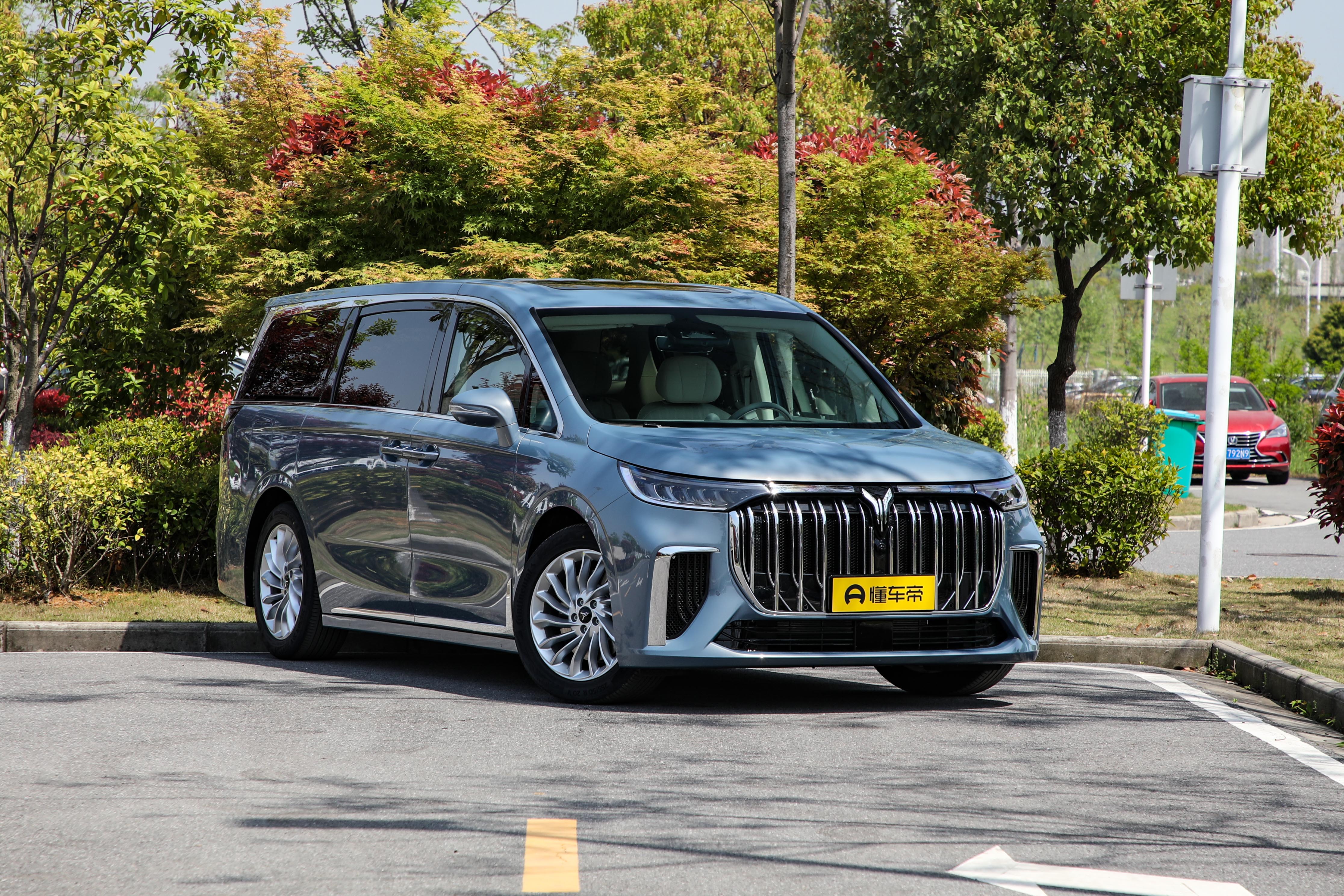 解析岚图梦想家PHEV，燃油MPV看多了，这款混动MPV你喜欢吗？