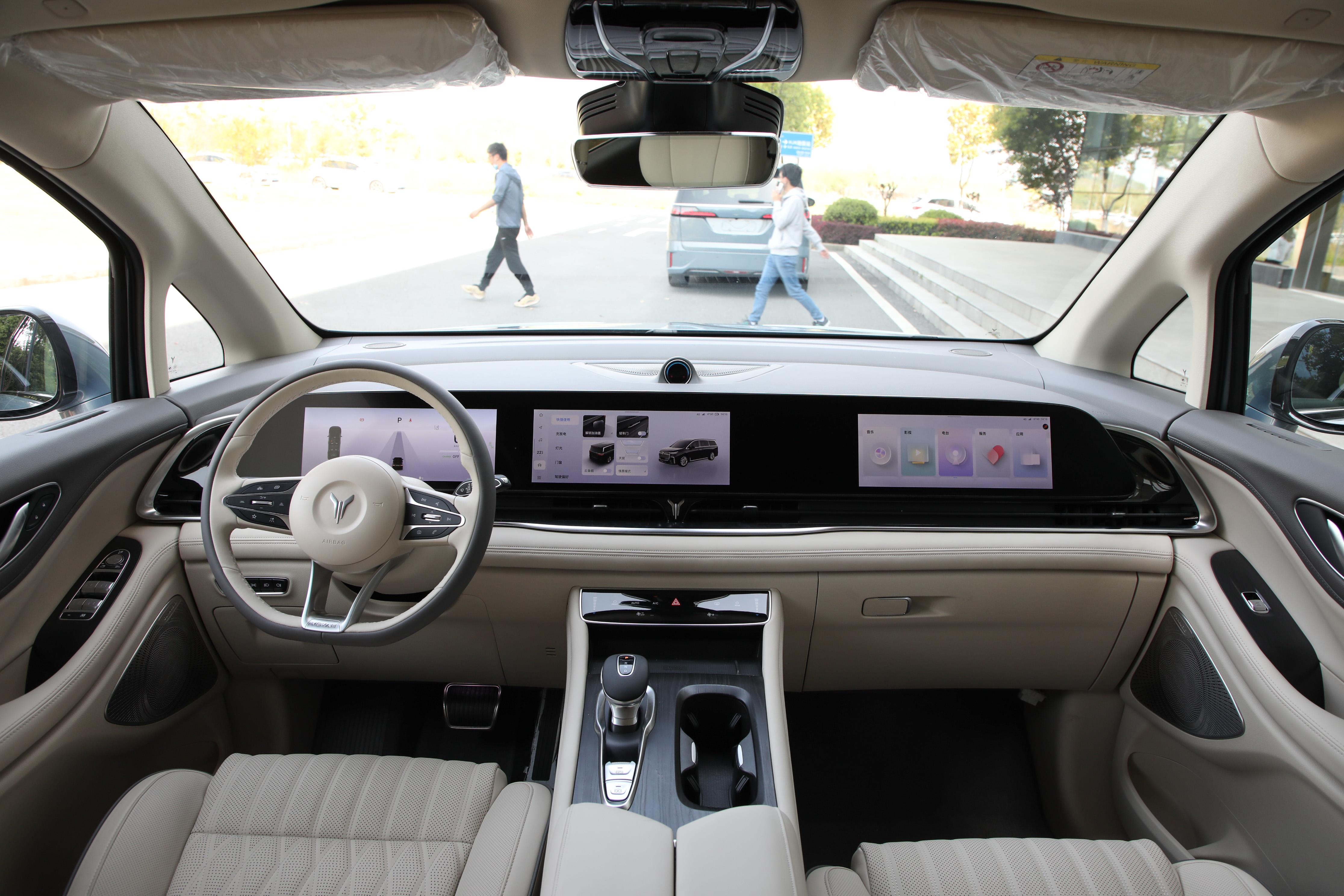 解析岚图梦想家PHEV，燃油MPV看多了，这款混动MPV你喜欢吗？