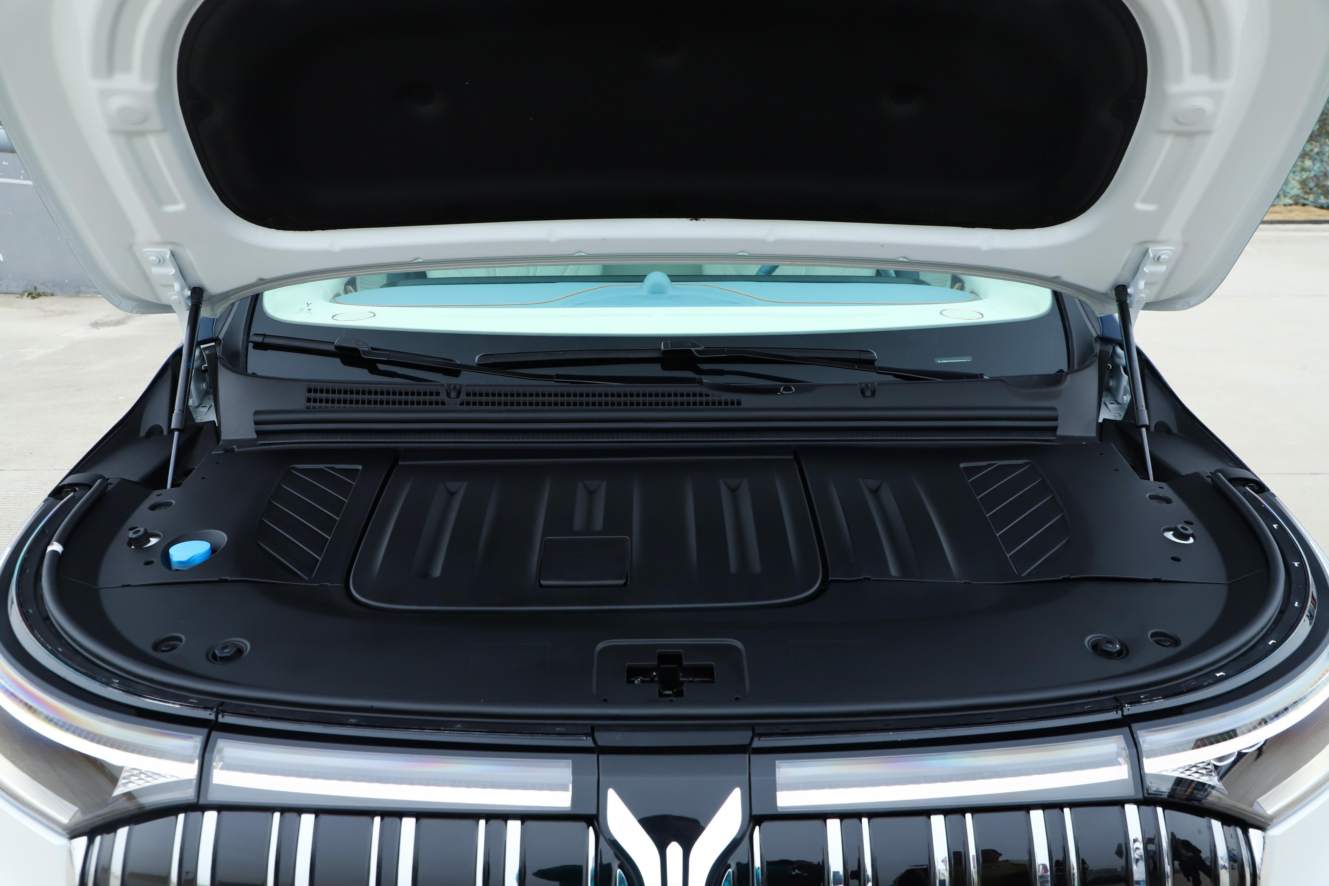 国产新能源MPV岚图梦想家，值得考虑吗？