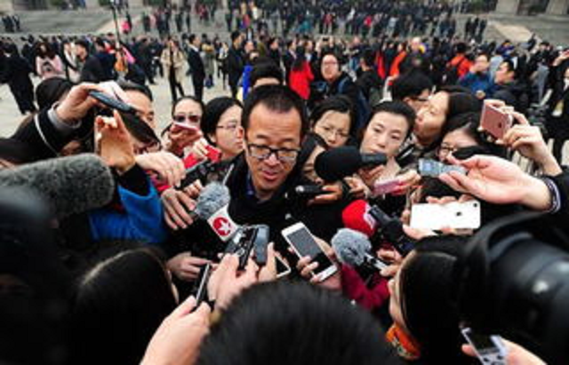 俞敏洪的悲喜人生：3次高考，2次被绑架，众叛亲离，体面转身