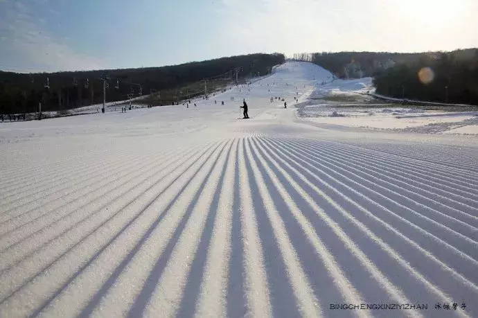 单板滑雪u型场地图(哈尔滨帽儿山高山滑雪场，滑雪发烧友驰骋的乐园)