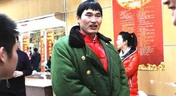 大衣哥怎么出名的（“大衣哥”朱之文艰辛成名史）