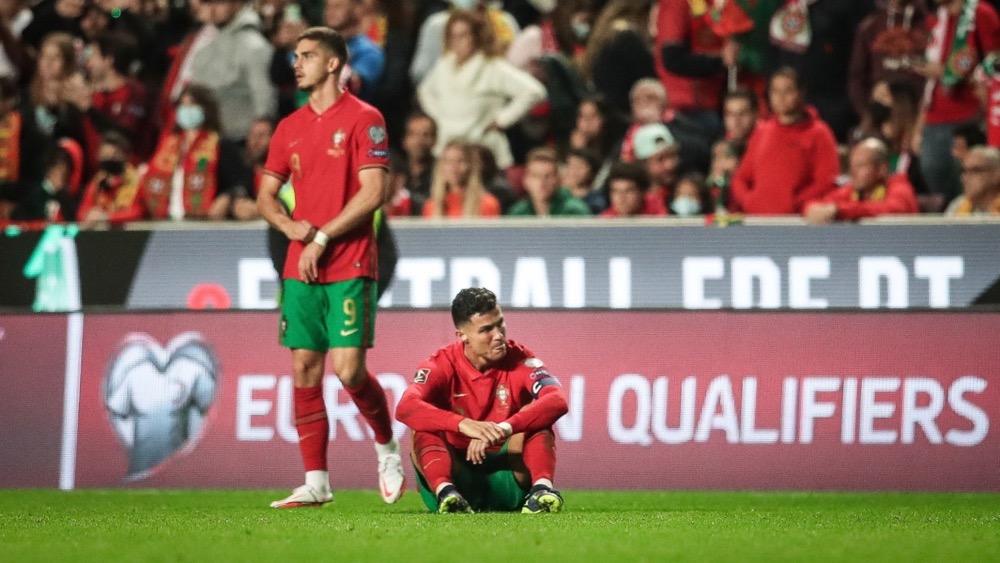 葡萄牙世界杯为什么不行(葡萄牙为何会被逼入绝境？桑托斯究竟犯了哪些固执的错误？)