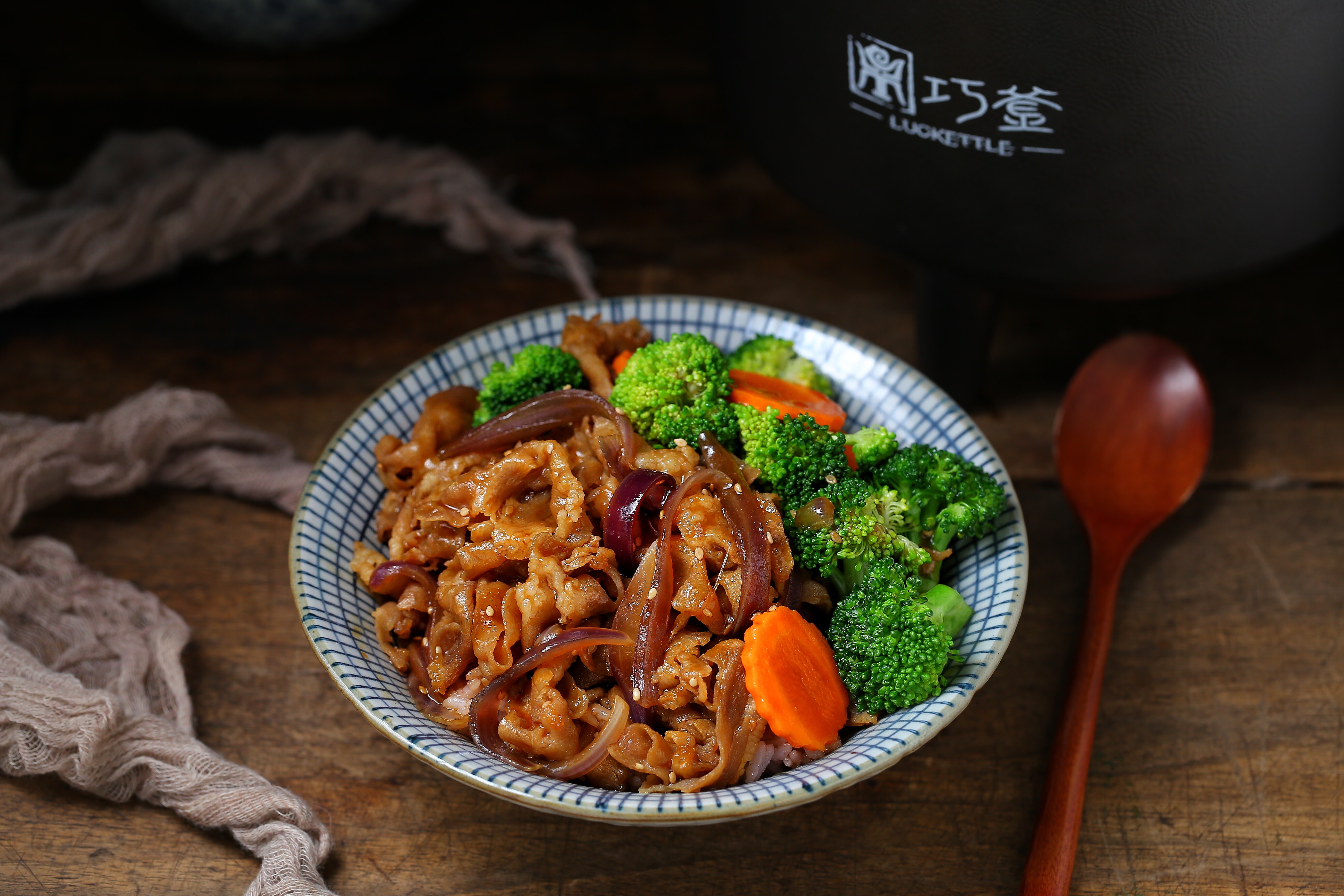 自制吉野家牛肉饭，外面一碗的价钱够全家吃，做法简单，一看就会