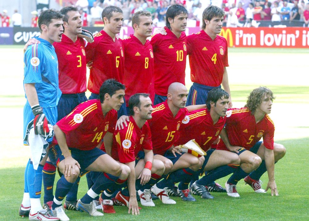 2012欧洲杯西班牙(超级边锋扎堆的西班牙队，却倒在了欧洲杯小组赛，哈维将板