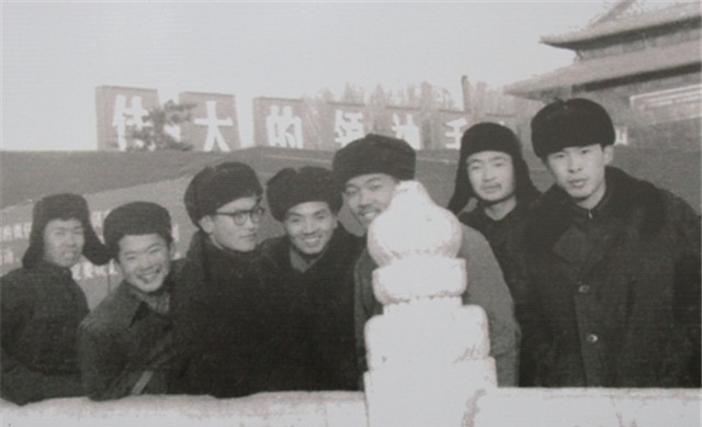 史铁生：21岁瘫痪，31岁执笔坚持写作28年，脑溢血去世，一生励志