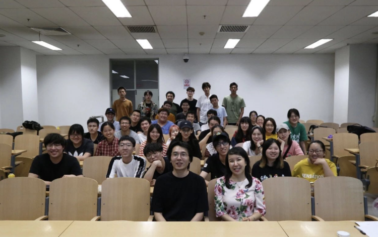 我在中传学电竞