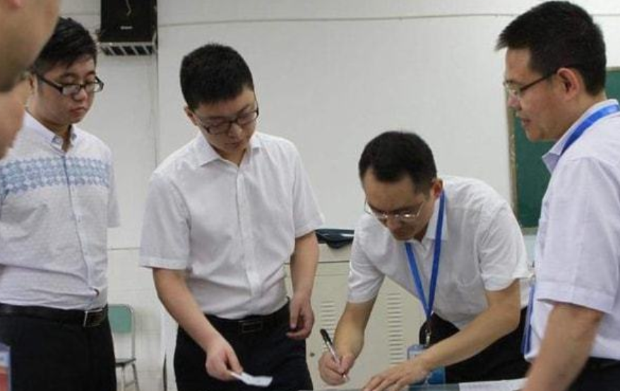 基层公务员晒出工资单，透露公务员真实待遇，和想象的不太一样