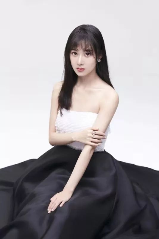 曹曦月微博(她今年三部作品好评如潮,"宝藏女孩"曹曦月蓄势待发)