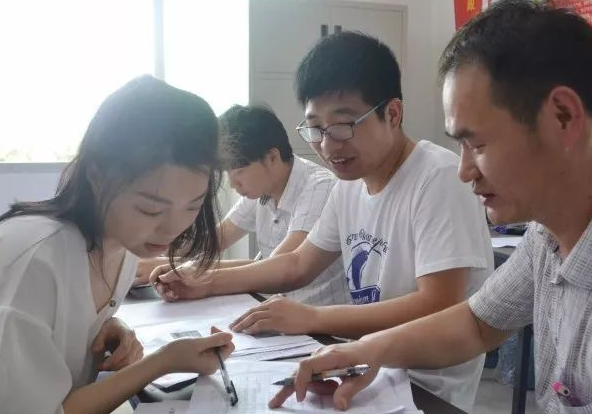 很多农村出身的大学生混得比较差，再怎么努力，也很难实现逆袭？