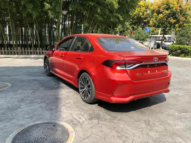 红色新款卡罗拉运动版提车作业