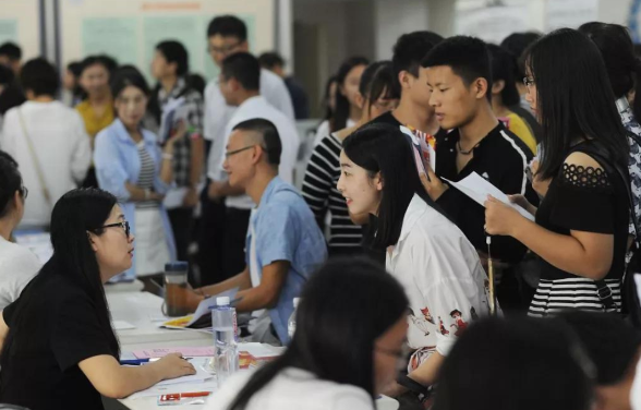 2021大学生期望薪资排行出炉，月薪1万成低配，这还不是最敢想的