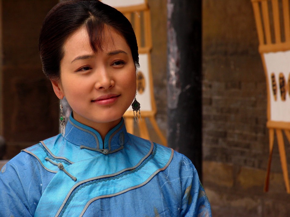 张磊,张延,柴鸥,王黎雯,赵春羊等知名演员联袂主演的传奇商战剧