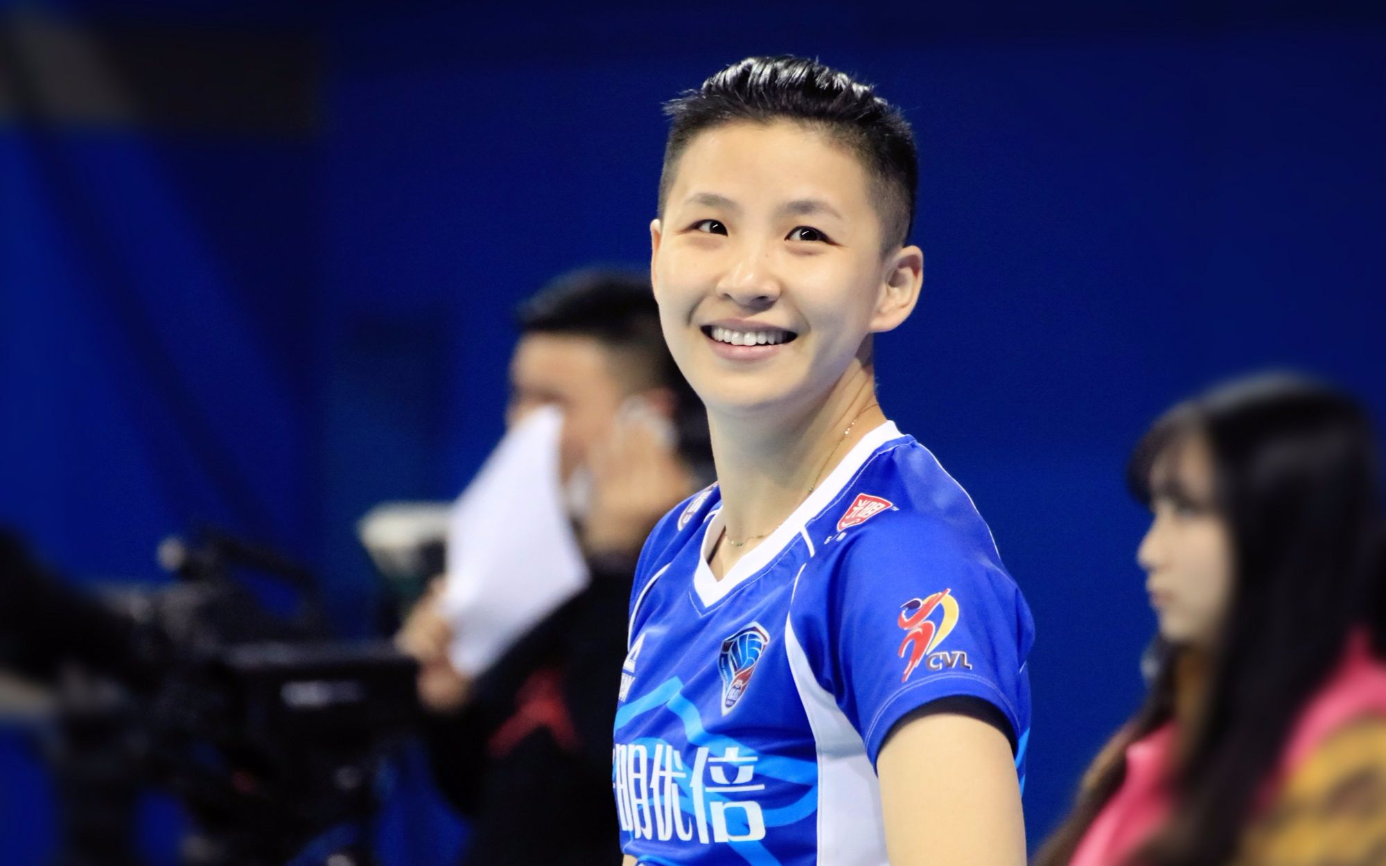 中国女排2011张磊(32岁颜妮因郎平需要坚守中国女排,35岁张磊因热爱仍