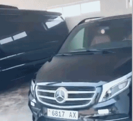 黑人足球巨星叫小什么（4辆奔驰+2辆保时捷！非洲巨星疯狂炫富，放狠话：我就不捐款）