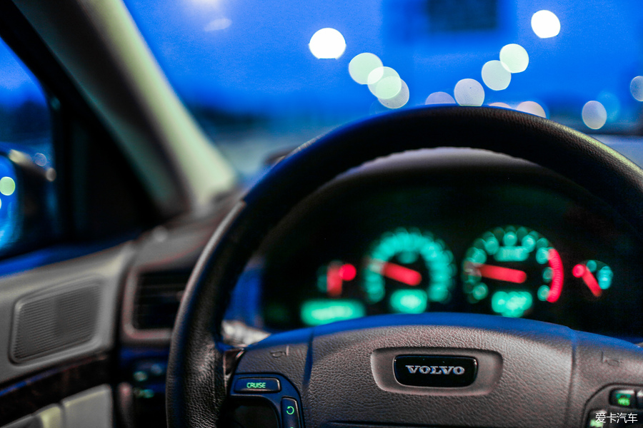 车载传真机真是活久见！体验经典老车Volvo S80四座版