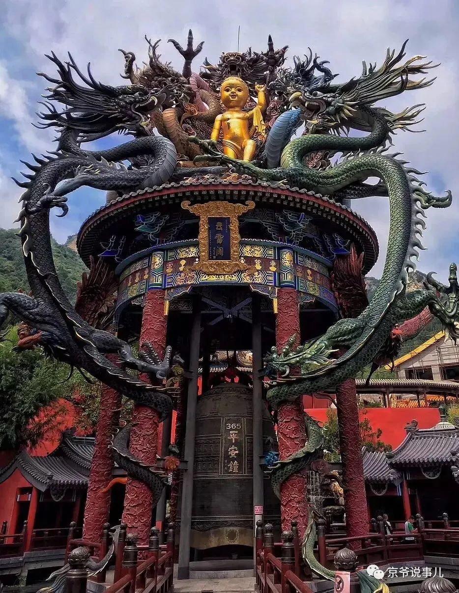 造型夸张,佛像诡异的千年古寺——白瀑寺