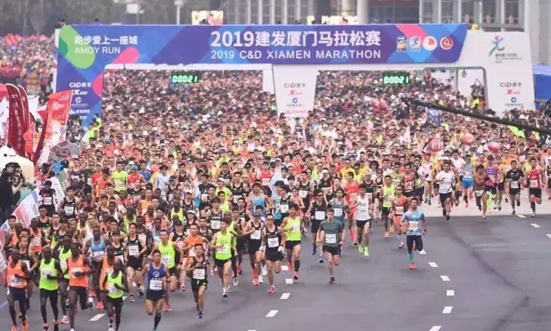 女子马拉松配速(跑步（全马、半马、10公里）等级标准，最全马拉松完赛配速表)