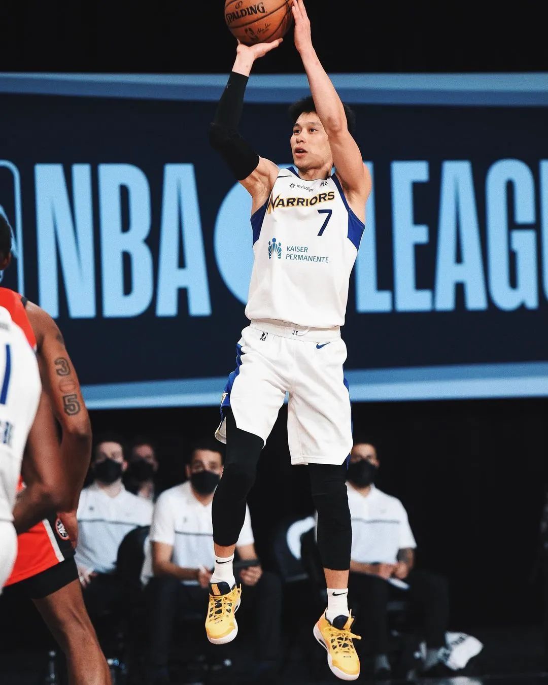 林書豪為什么沒人要nba（NBA沒人要？簽名鞋被一拖再拖？林書豪的生涯真正跌倒了谷底？）