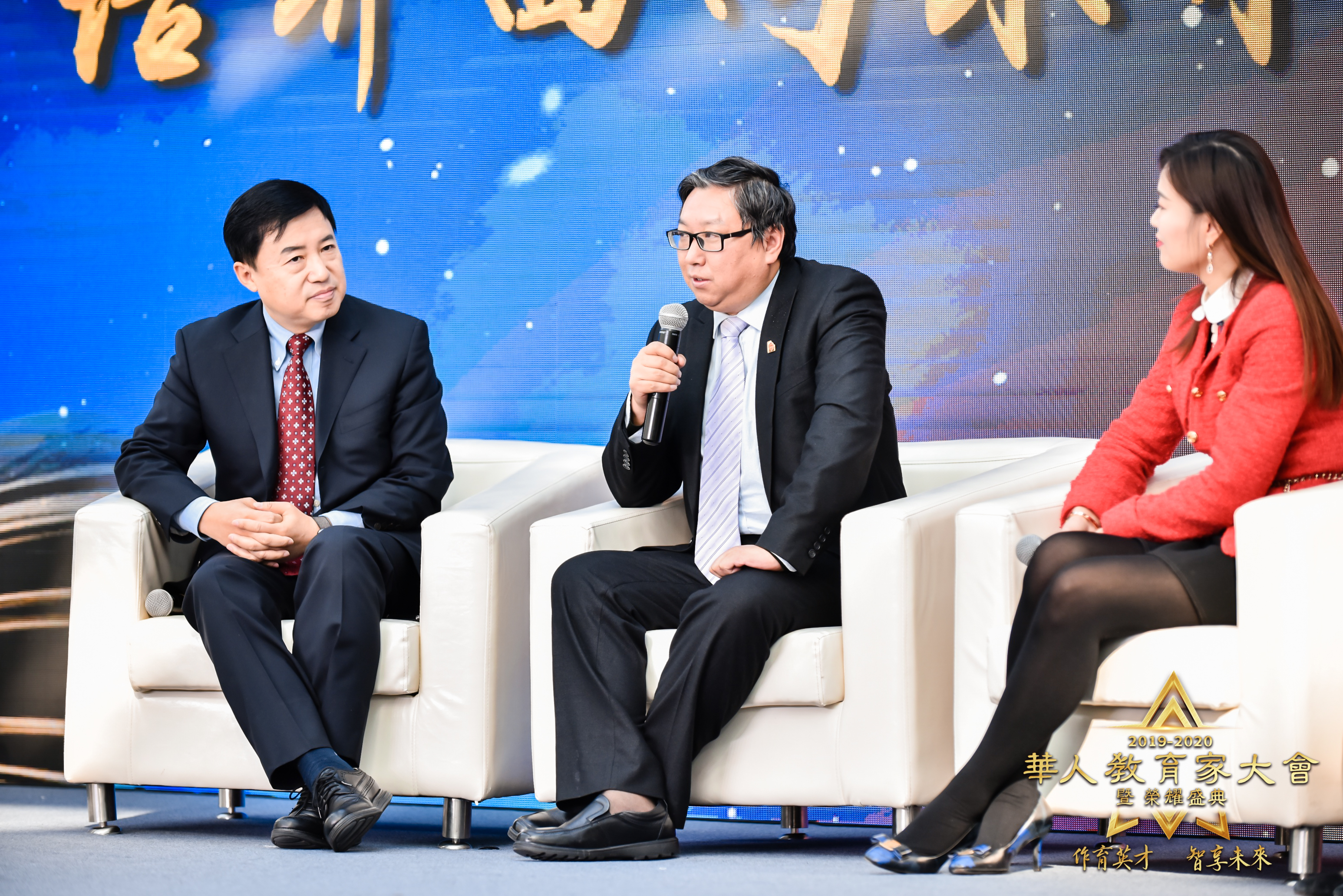 【民教人物】“我与祖国共成长”凤凰卫视全球华人教育家大会“共和国七十周年教育荣耀人物”陈二泉先生