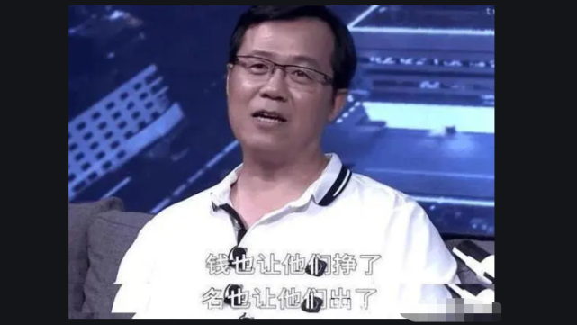 4年前，因爆出白百何“一指禅”事件被封号的卓伟，如今怎样了？