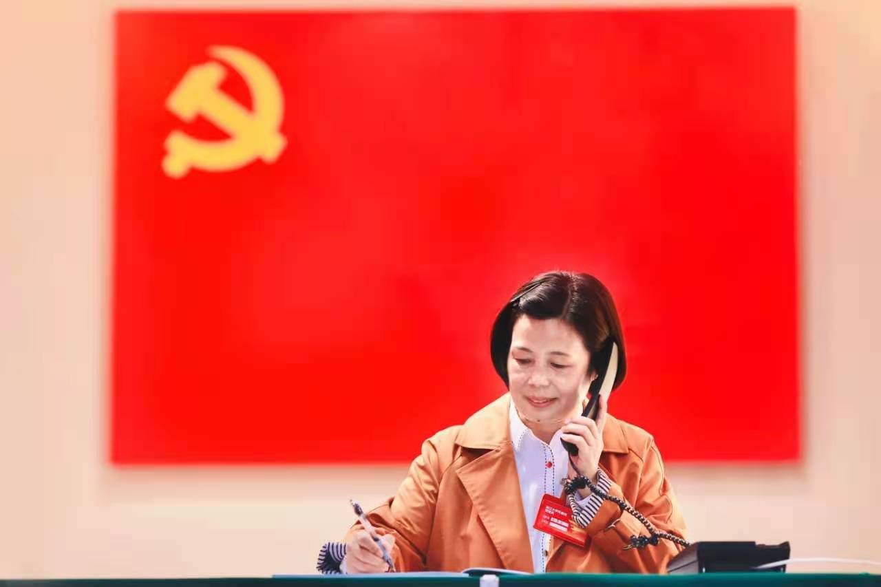 浙大再现“扫地僧”： 246页手绘画册致敬百年党史