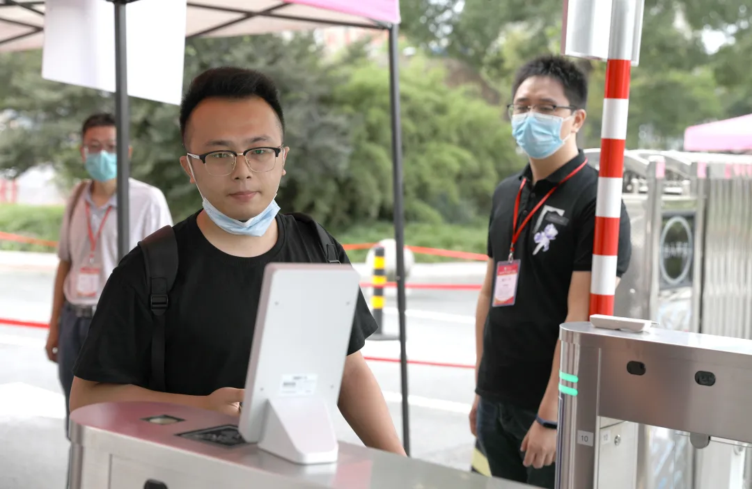 萌新你好 | 终于等到你！2020江苏大学新生报到现场直击