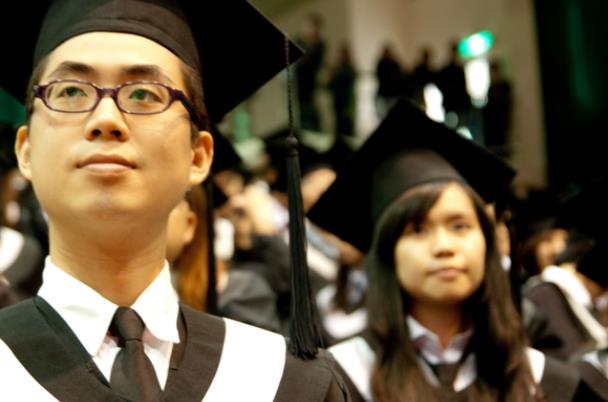 有种公务员叫选调生，部分高校大学生可以报考，考上或许是干部