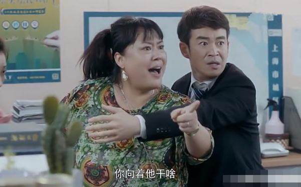 原形毕露？弃养子恋鲜肉，演《安家》被求出山，50岁被曝诈骗千万