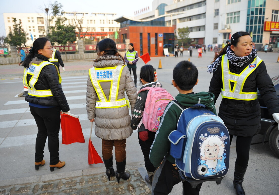 钟点工为学生保驾护航，上海出现“新职业”，家长能放心吗？