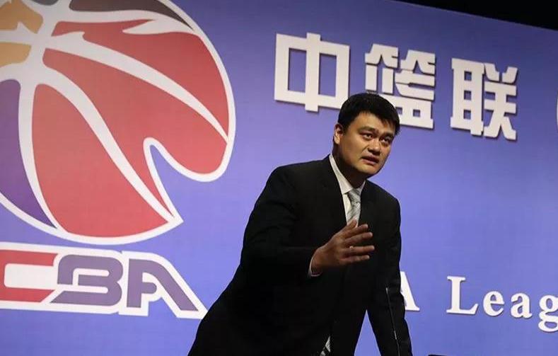 nba姚明为什么退役(姚明卸任是自愿还是内幕？动了谁的奶酪？8冠5冠传奇终将落幕)